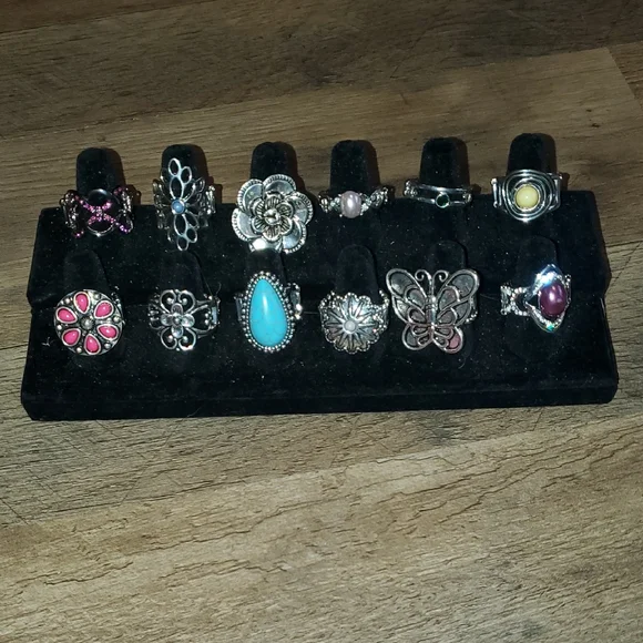 Elegant Silver and Turquoise Ring Set - Picture 1 of 4